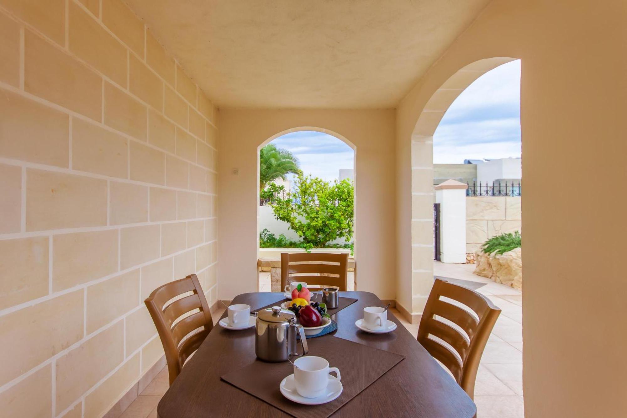 Villa & Pool Apartments In Mellieha Bay ภายนอก รูปภาพ