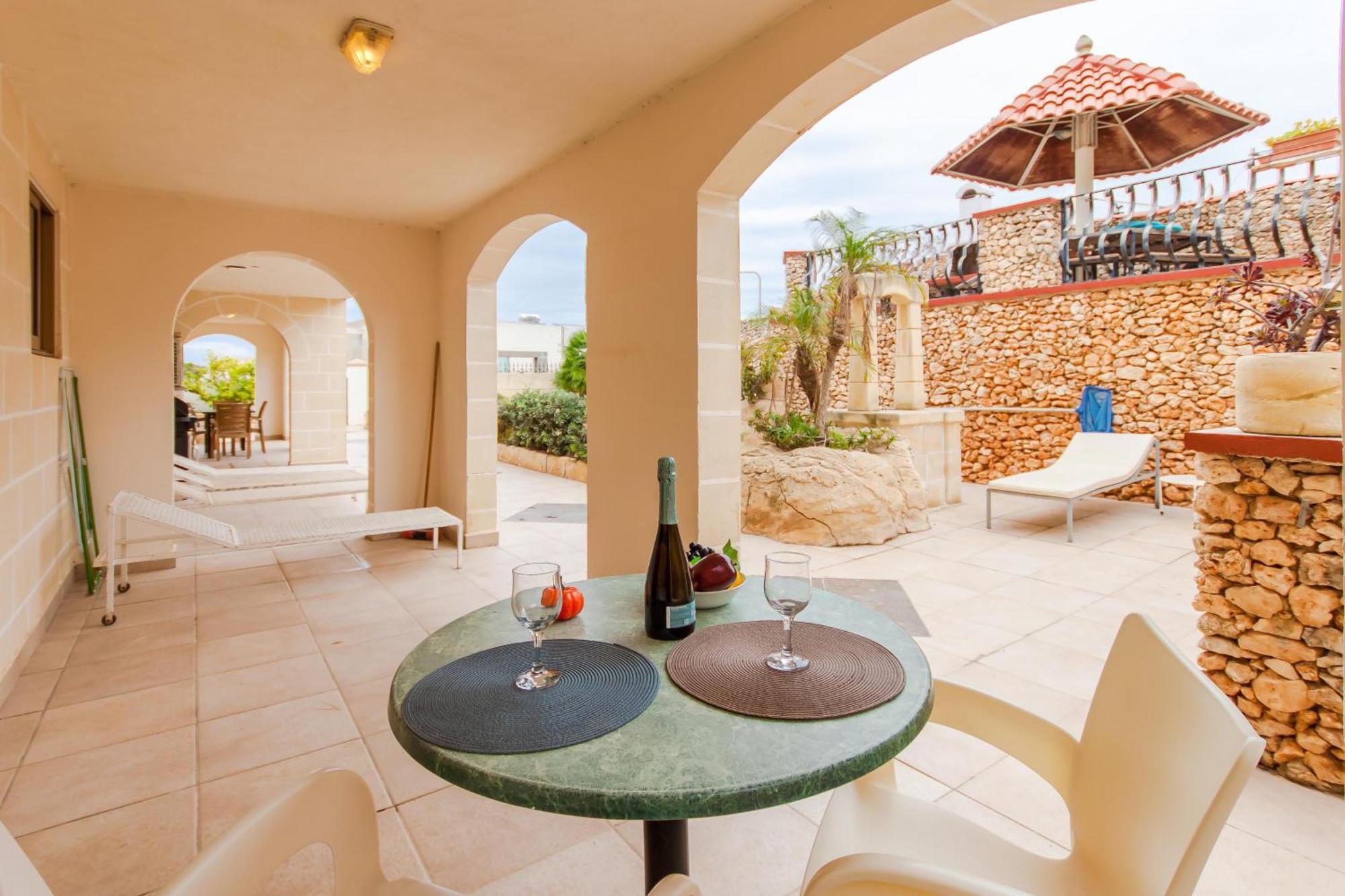 Villa & Pool Apartments In Mellieha Bay ภายนอก รูปภาพ