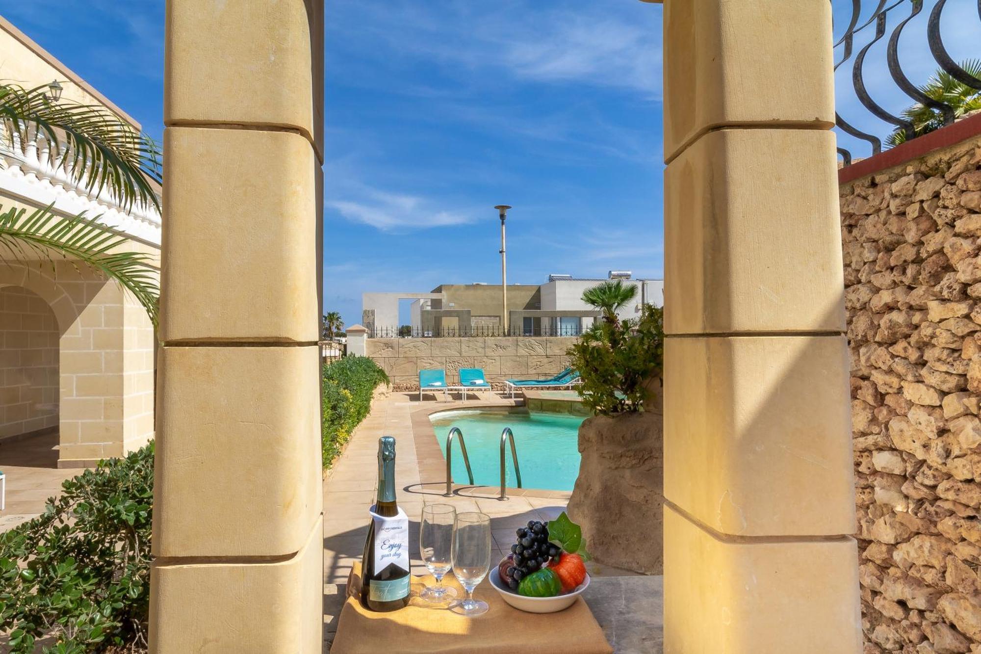 Villa & Pool Apartments In Mellieha Bay ภายนอก รูปภาพ