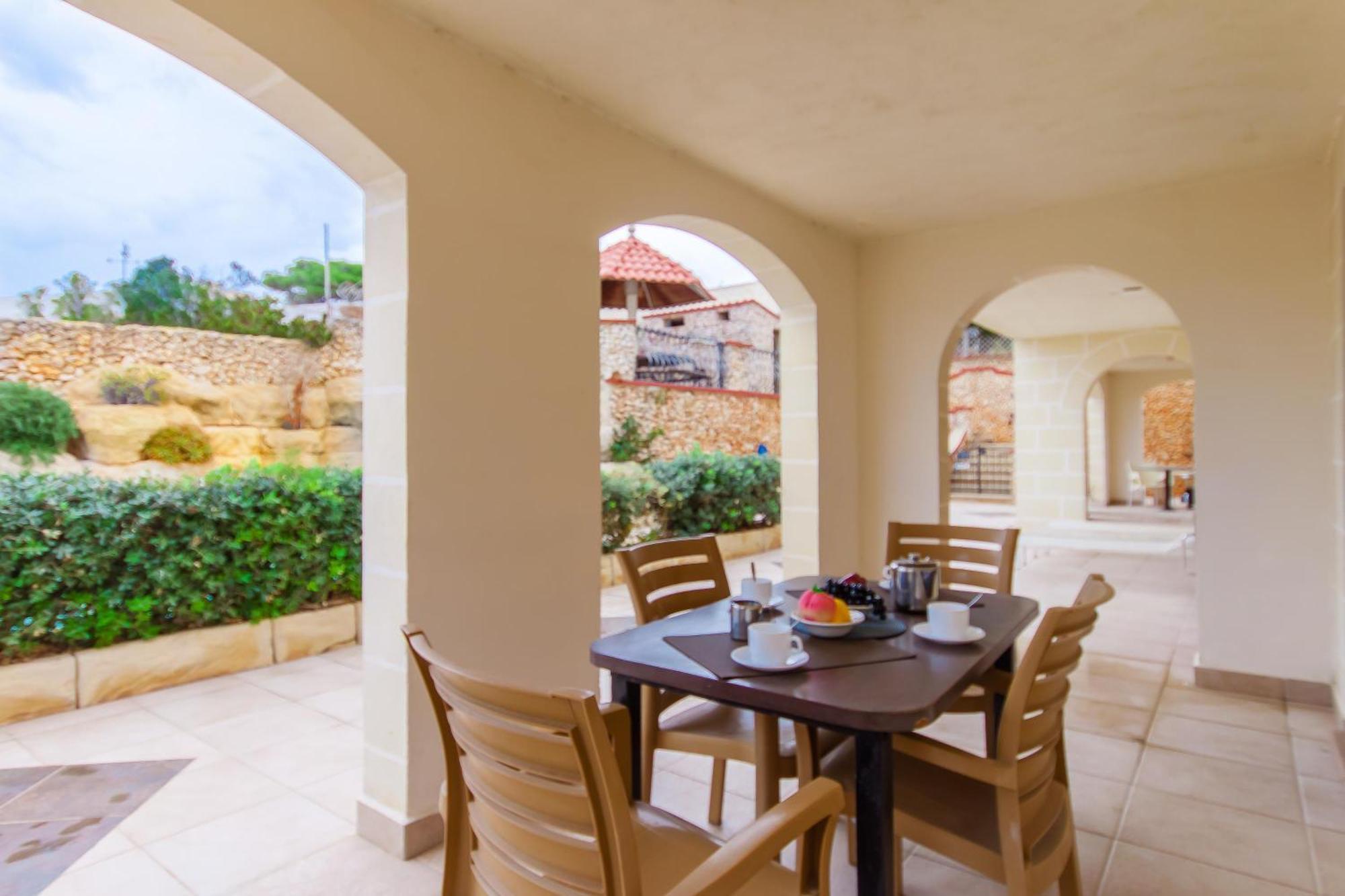 Villa & Pool Apartments In Mellieha Bay ภายนอก รูปภาพ